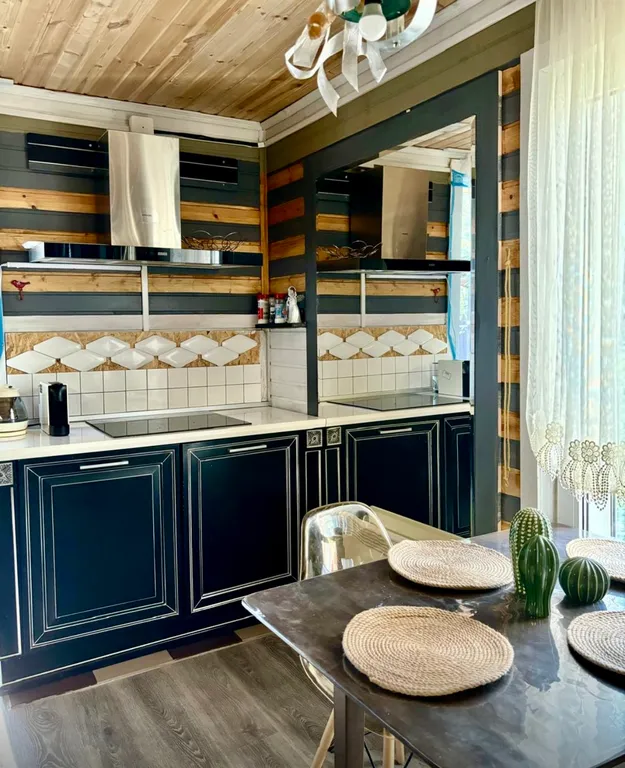 Дом с олененком и гортензиями