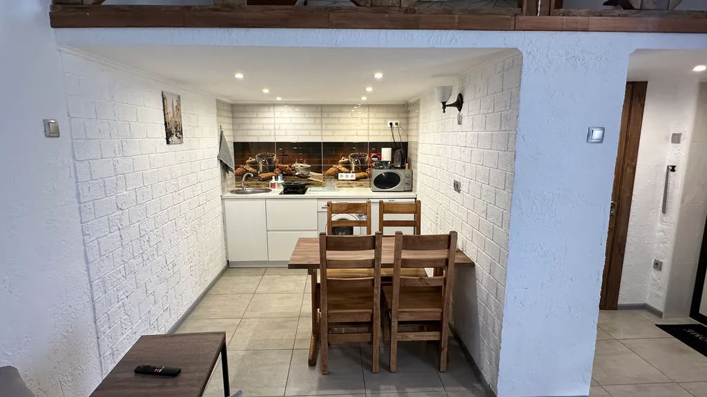 Новая уютная квартира в частном районе