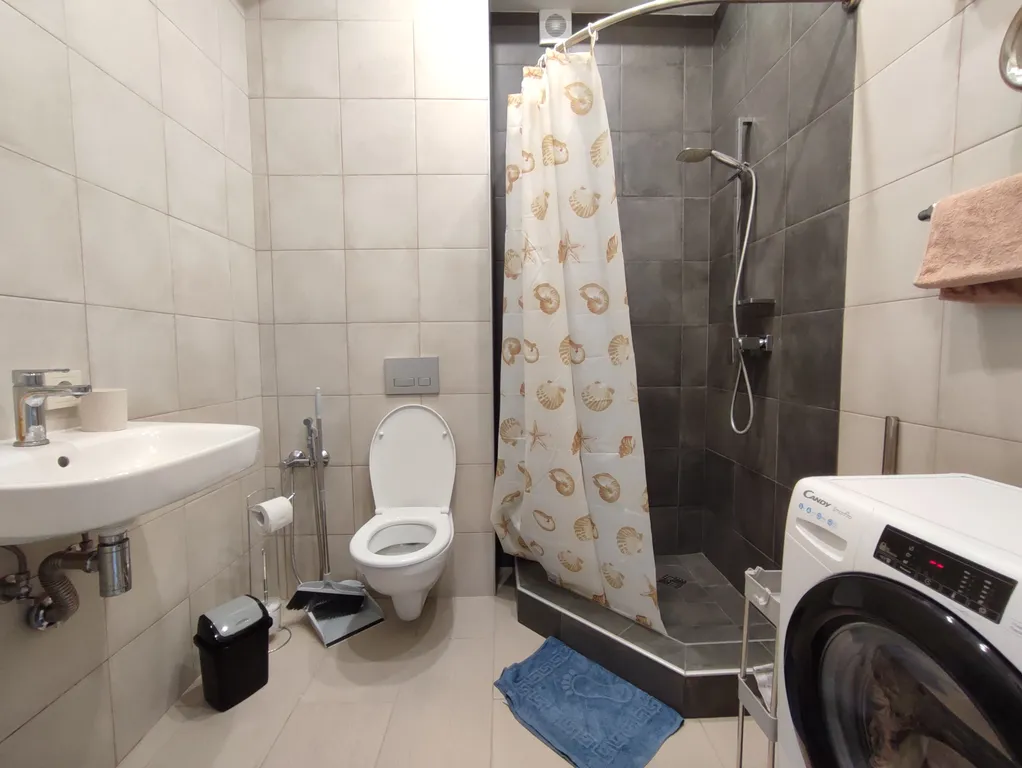 Современная студия с видом на море возле Дендрария