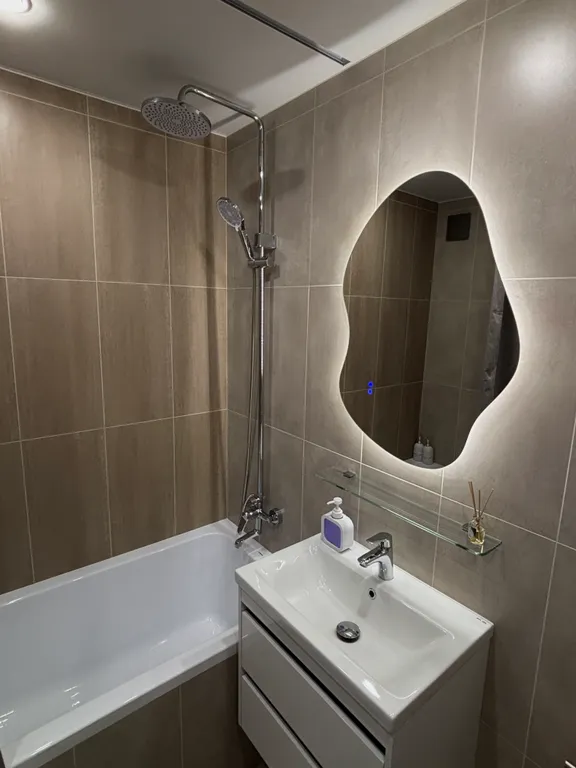 Шикарная евродвушка, высокий этаж, красивый вид, близко центр города