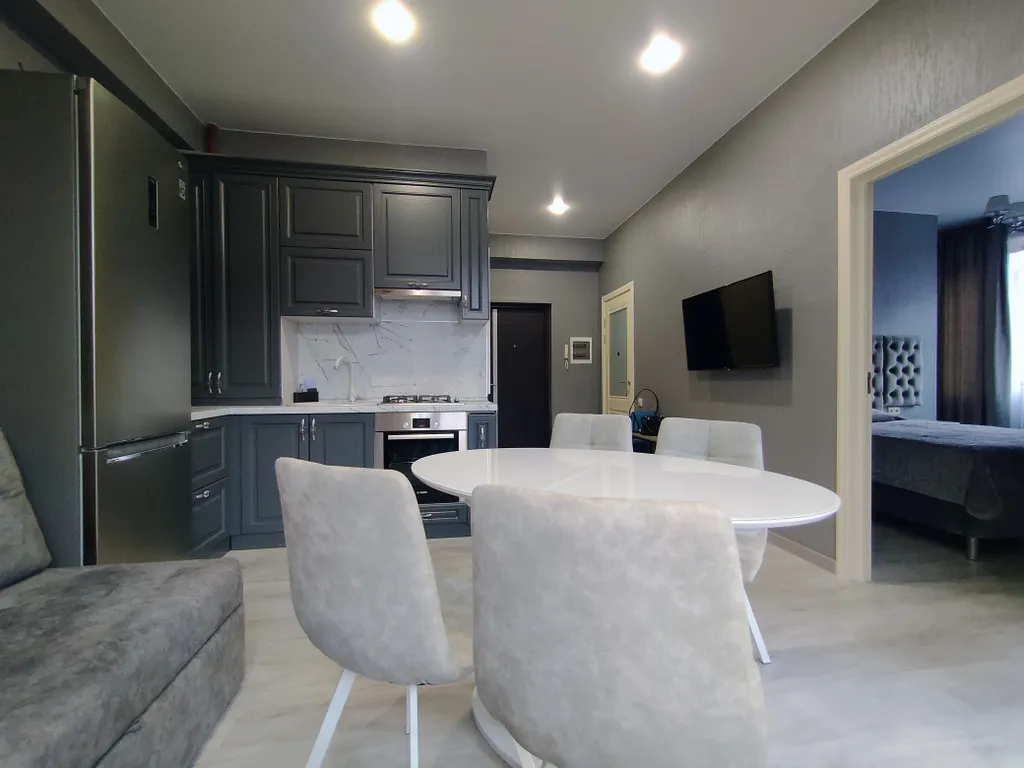 Большой апартамент в центре с панорамным видом на горы и балконом