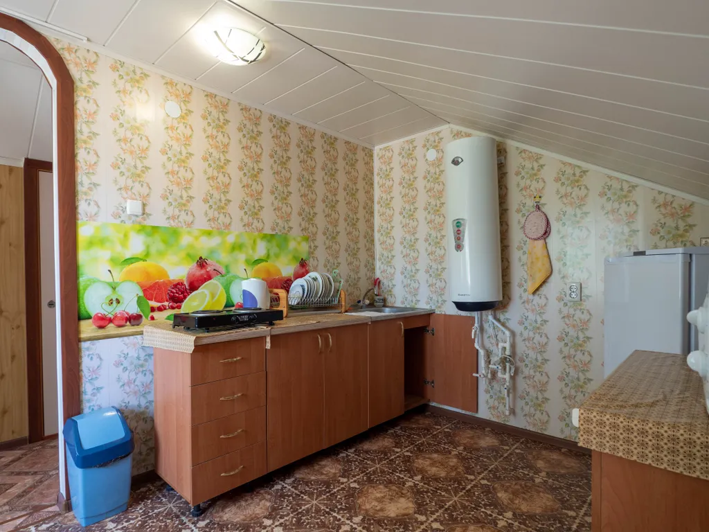 Коттедж Отдельный дом в тени абрикос и винограда — Ейск