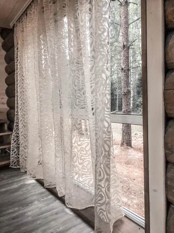 Дом в лесу на берегу реки Пра