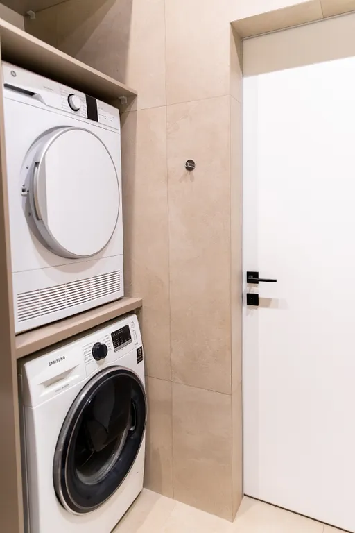 Стильная двухкомнатная квартира у моря