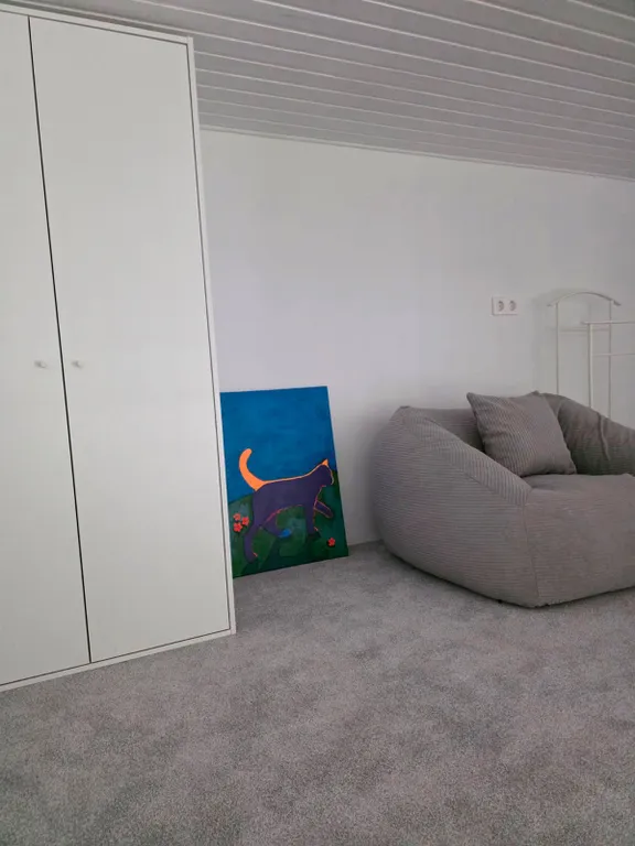 Новые апартаменты с высокими окнами на пешеходной улице