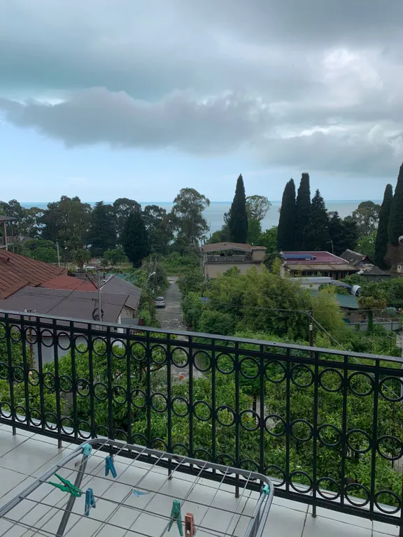 Квартира Уютная комната с шикарным видом на море, с балконом — Гагра