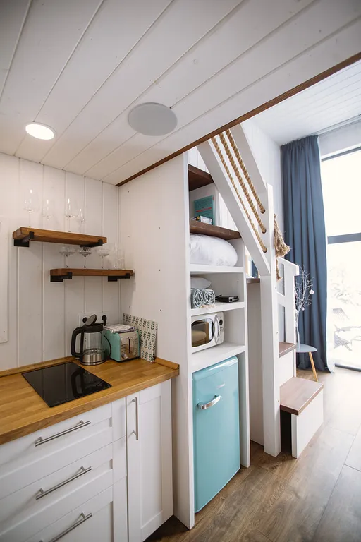 Коттедж Уютный домик с окном в крыше от Дом Шелуха (Sheluha House) — Можайск