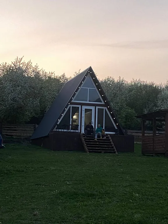 Стильный новый a-frame домик