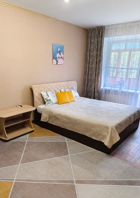 Двухкомнатная квартира в центре города — аренда посуточно в Волжский