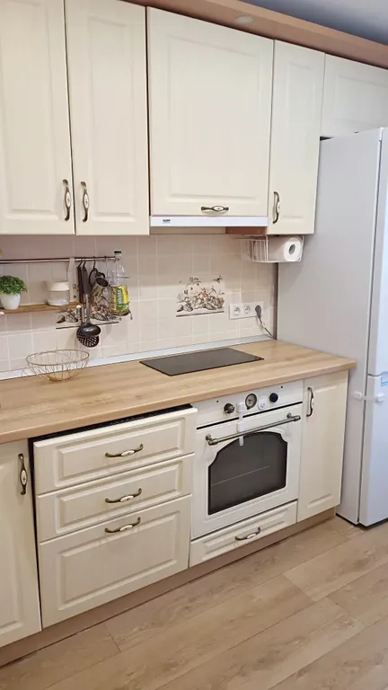 Уютная двухкомнатная квартира семейного типа в центре Белокурихи