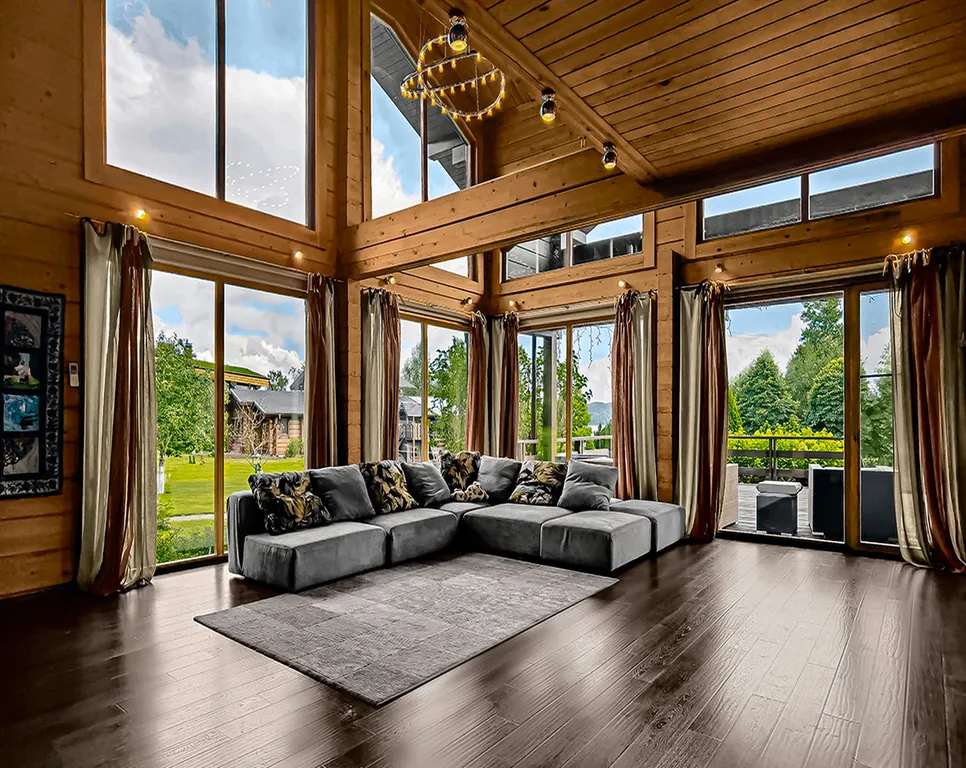 Коттедж с бассейном на берегу озера Порт Жемчужный — аренда посуточно в Васкелово