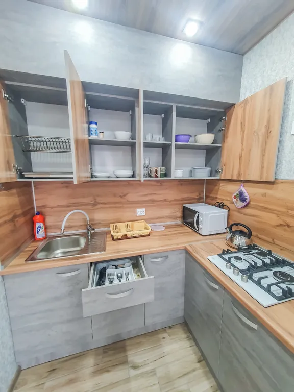 Отдельный дом с благоустроенным двором возле азовского моря