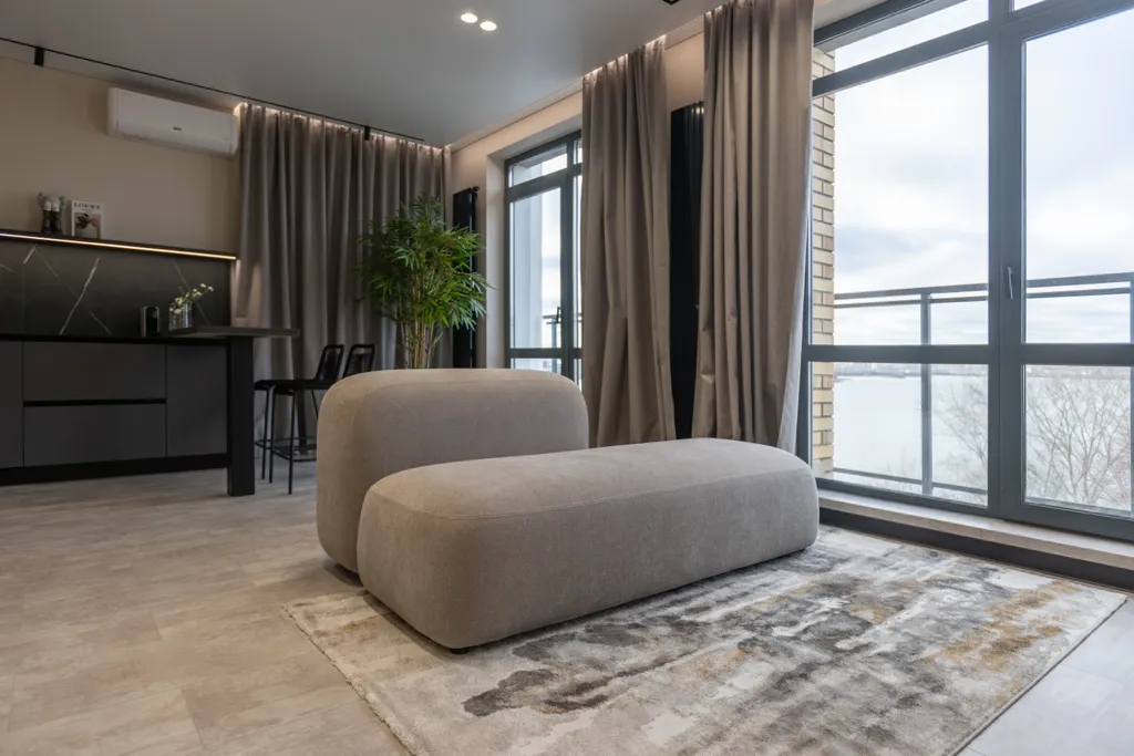 Апартаменты бизнес-класса в центре города с панорамным видом на пруд