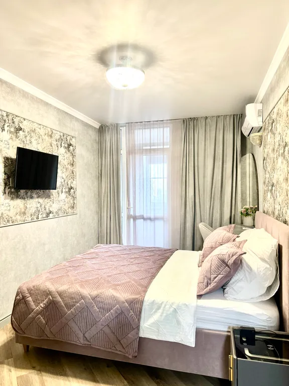 Новая квартира в самом центре на набережной