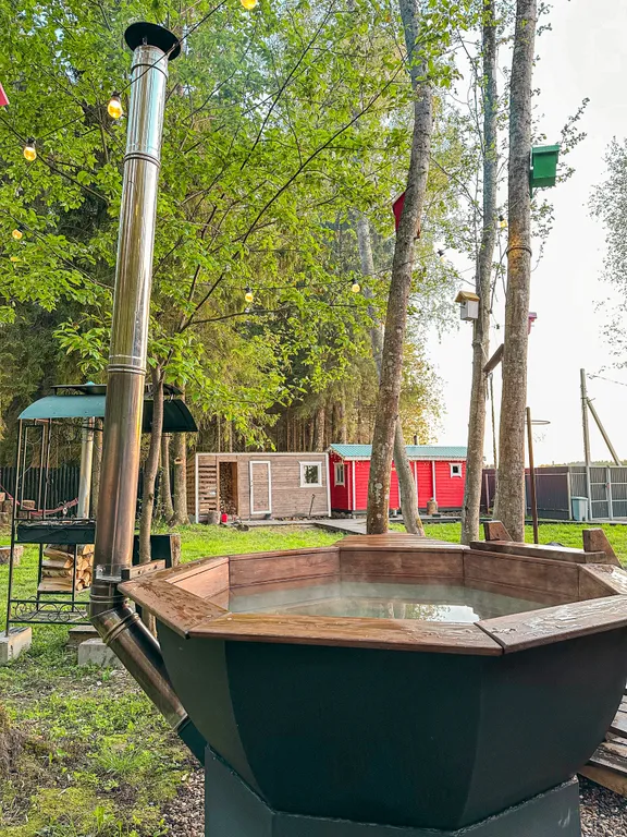 Дом в лесной сказке с видом на закат