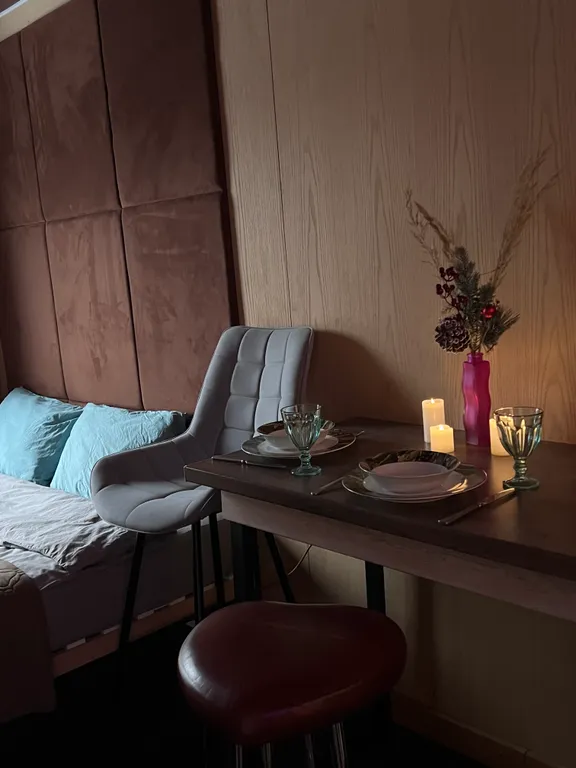 Уютный теплый домик у реки