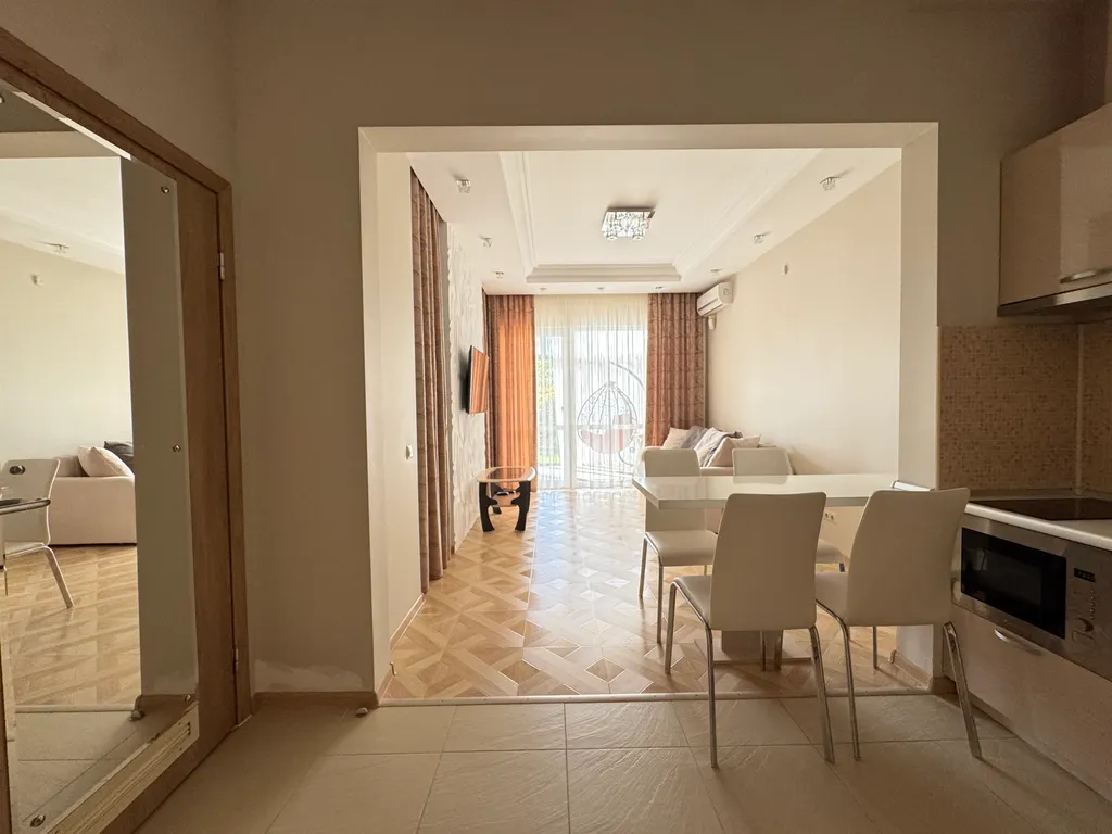 Уютная квартира в центре со своей террасой и бассейном