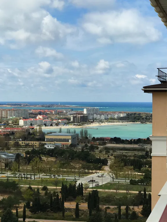 Моднейшая квартира в парковой зоне с видом на море