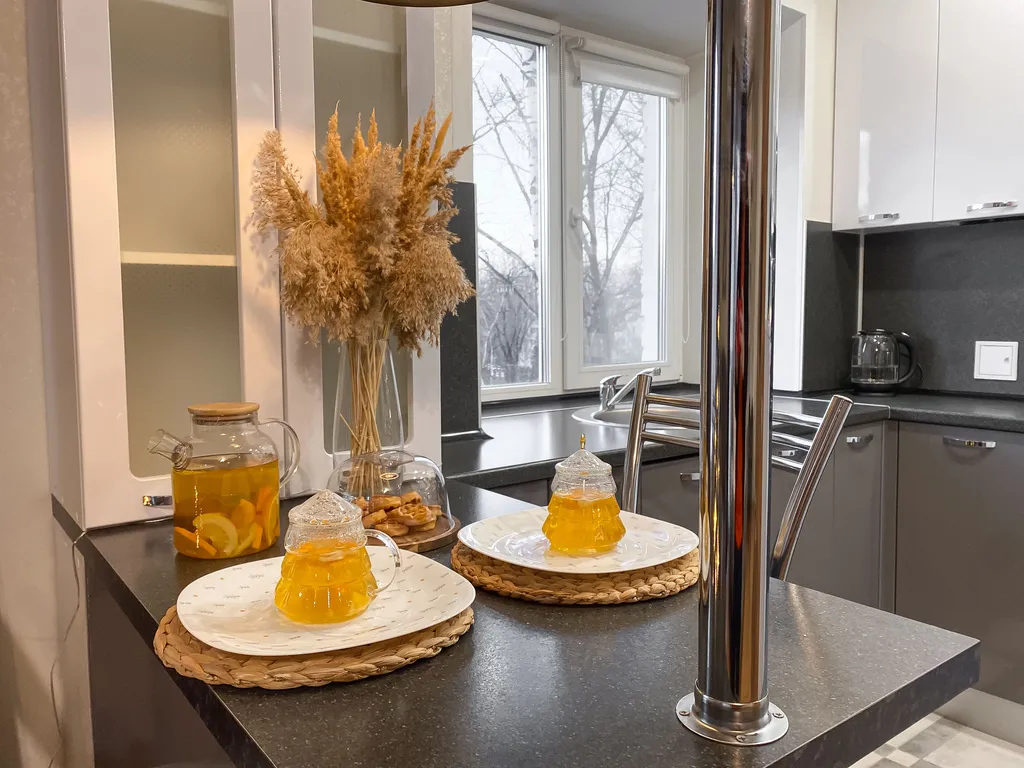 Студия с ёлочкой и балконом в центре города