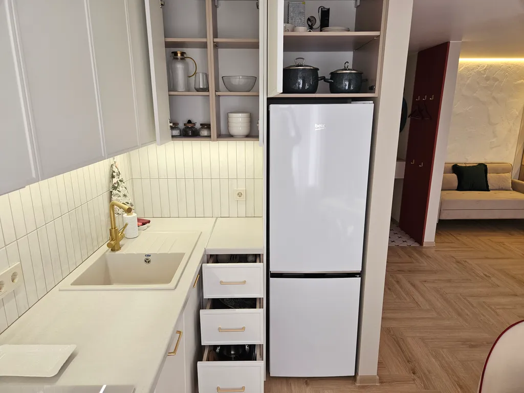 Элеганс в видом на Волгу и фонтаны, главная пешеходная улица