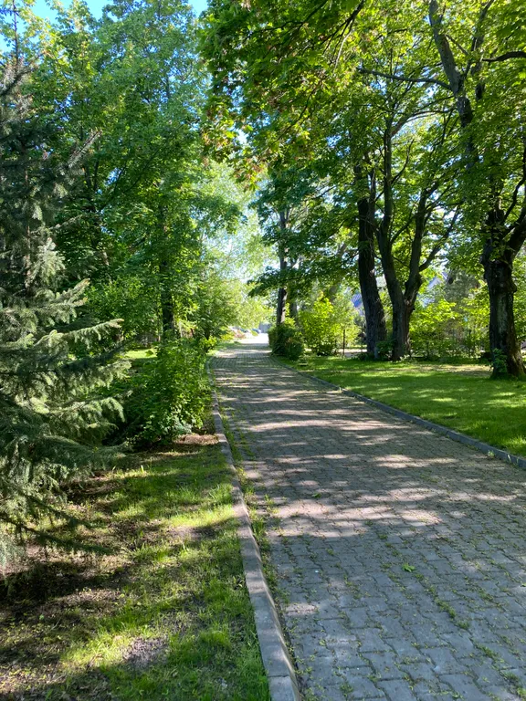 Коттедж с отдельным входом и видом на сад