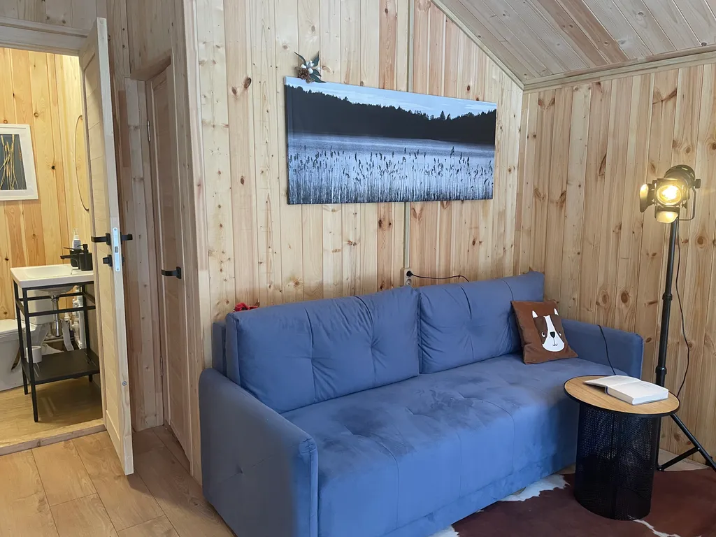 Уютный дом у леса