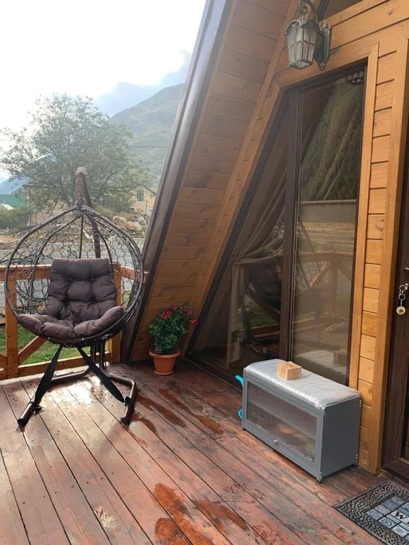 Уютный домик с видом на горы