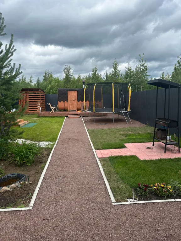 Уютный шале в сосновом лесу с баней