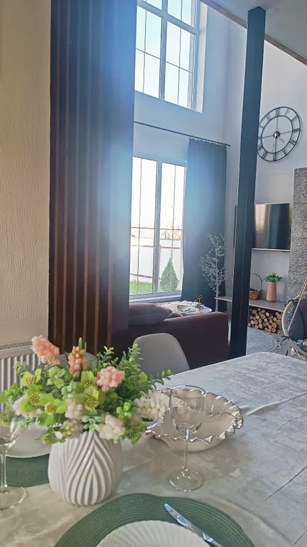 Большой уютный дом с камином