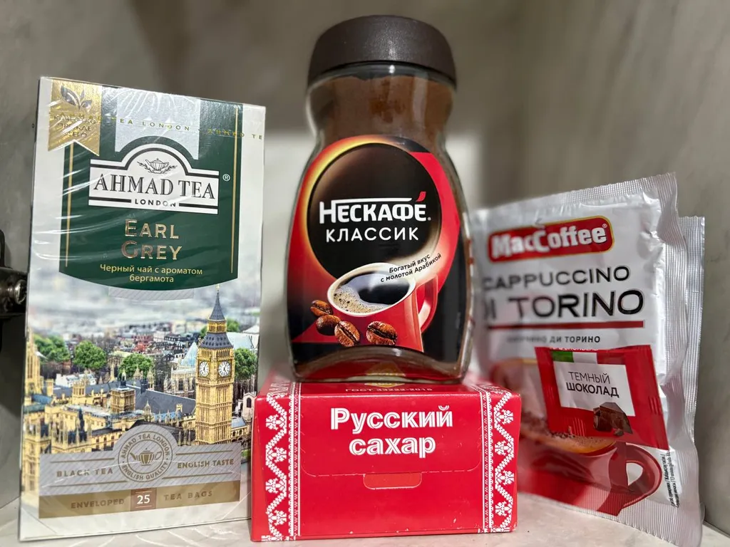 Квартира напротив Ледового дворца и областной больницы .