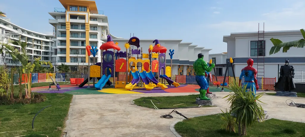 Квартира с дизайнерской отделкой, видом на море и аквапарком