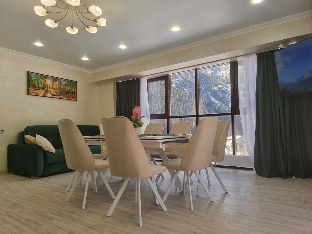 Апартаменты с панорамными видами на горы и лес в центре