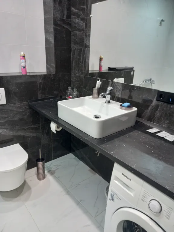 Уютная квартира с панорамным окнами и видом на горы