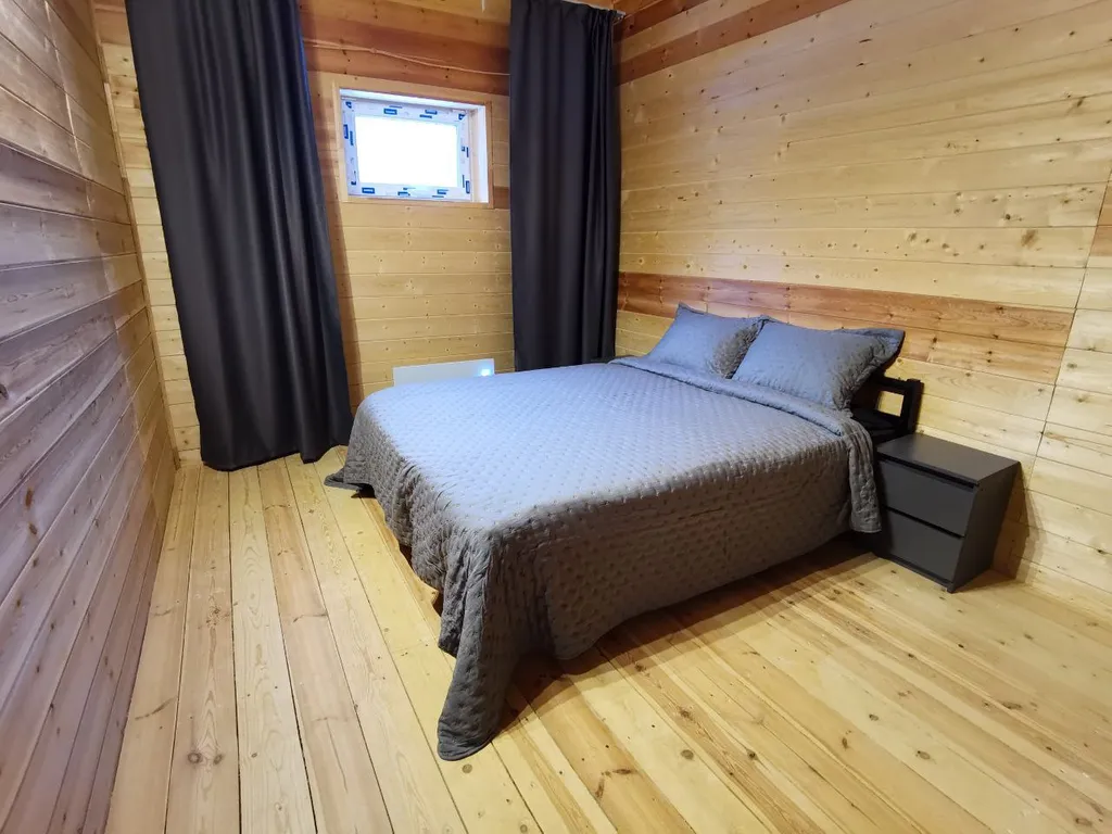 Уединённый загородный дом с баней на большом участке