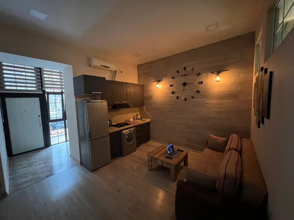 Квартира-студия у моря в самом центре города