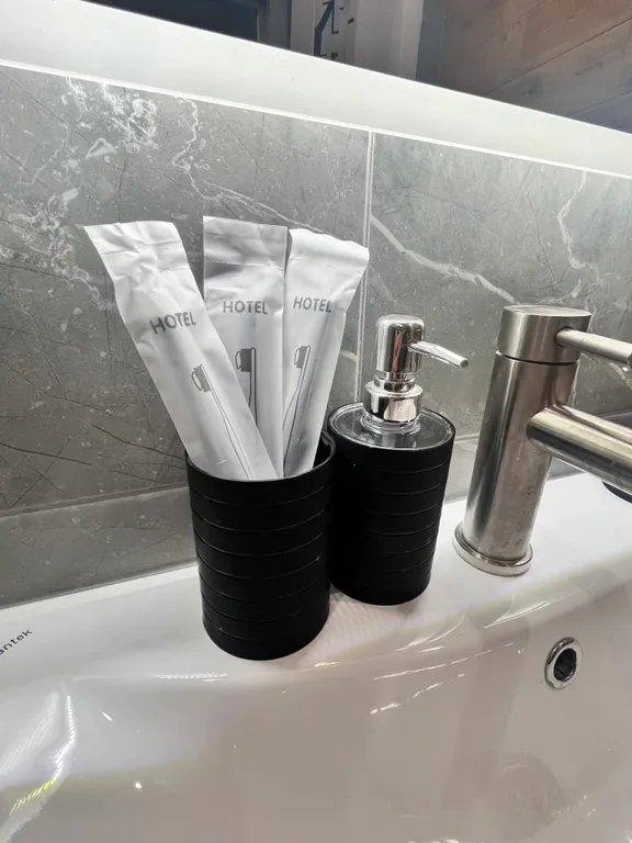 Очаровательная новая чистая квартира