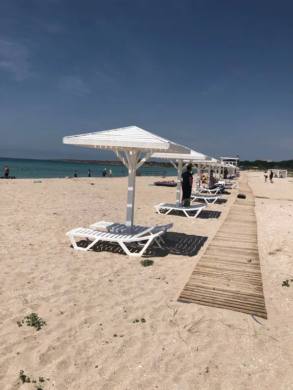 Просторный трехместный номер с бассейном и террасой