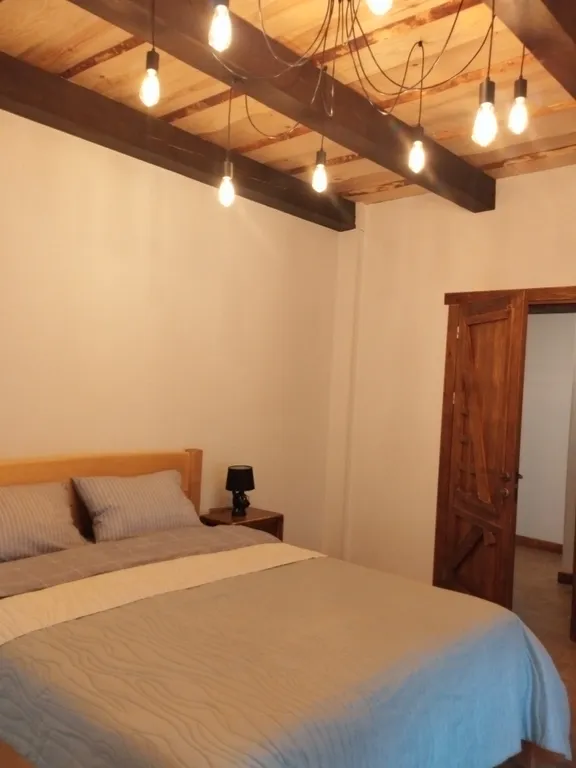 Дом с озером, река, лес