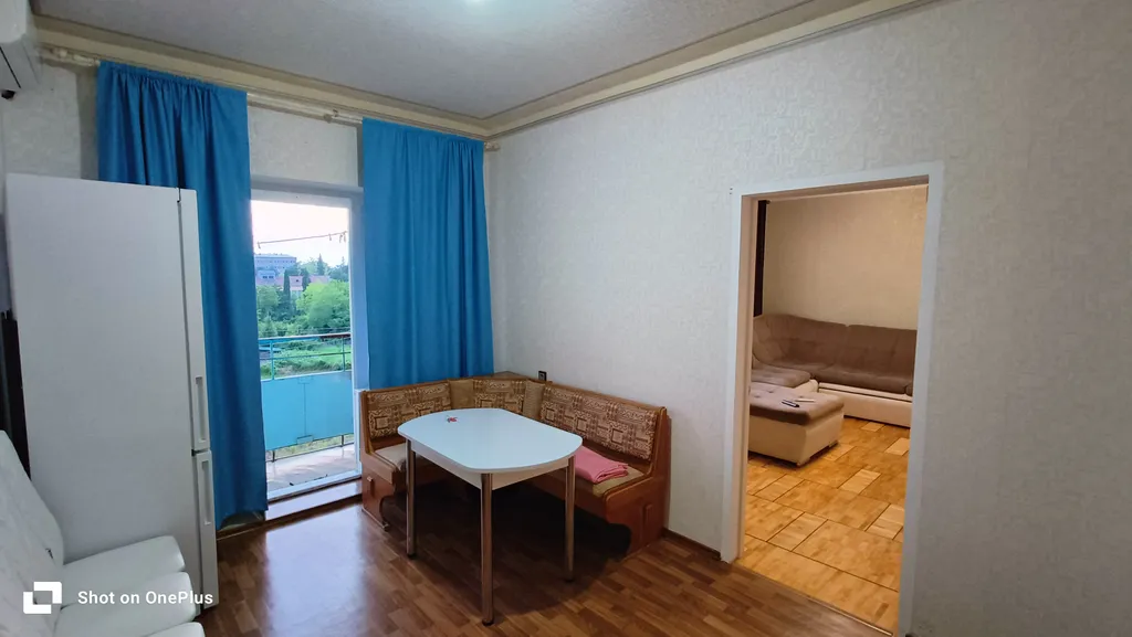 Уютная комната со всеми удобствами, неподалеку от моря