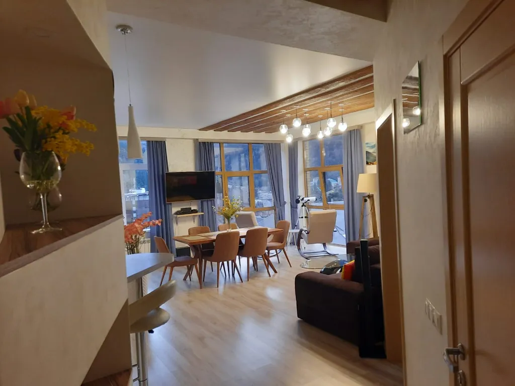 Апартаменты с восхитительными панорамными видами на вершины Домбая