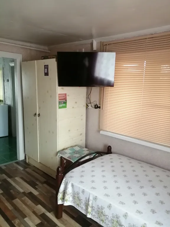 Домик в тихом месте возле горной реки