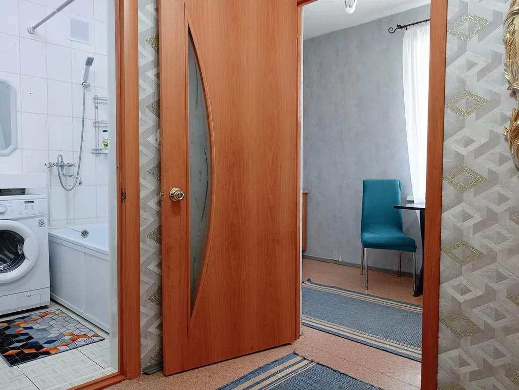 Квартира рядом с БАМиЖТ, Светофор и ЖД больницей