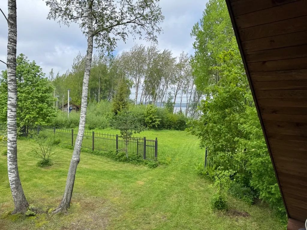 Коттедж Коттедж на берегу озера — Уткино