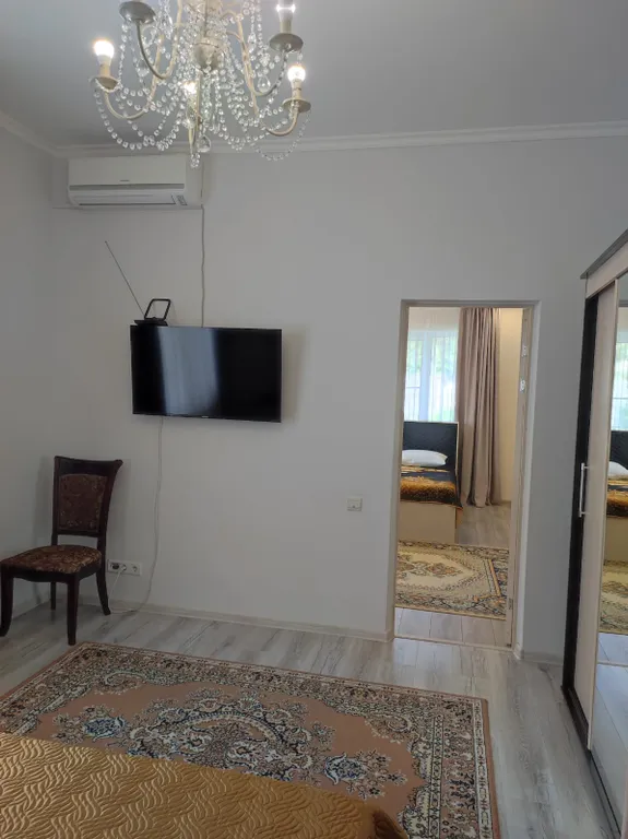 Первый этаж  дома с видом на горы и лес