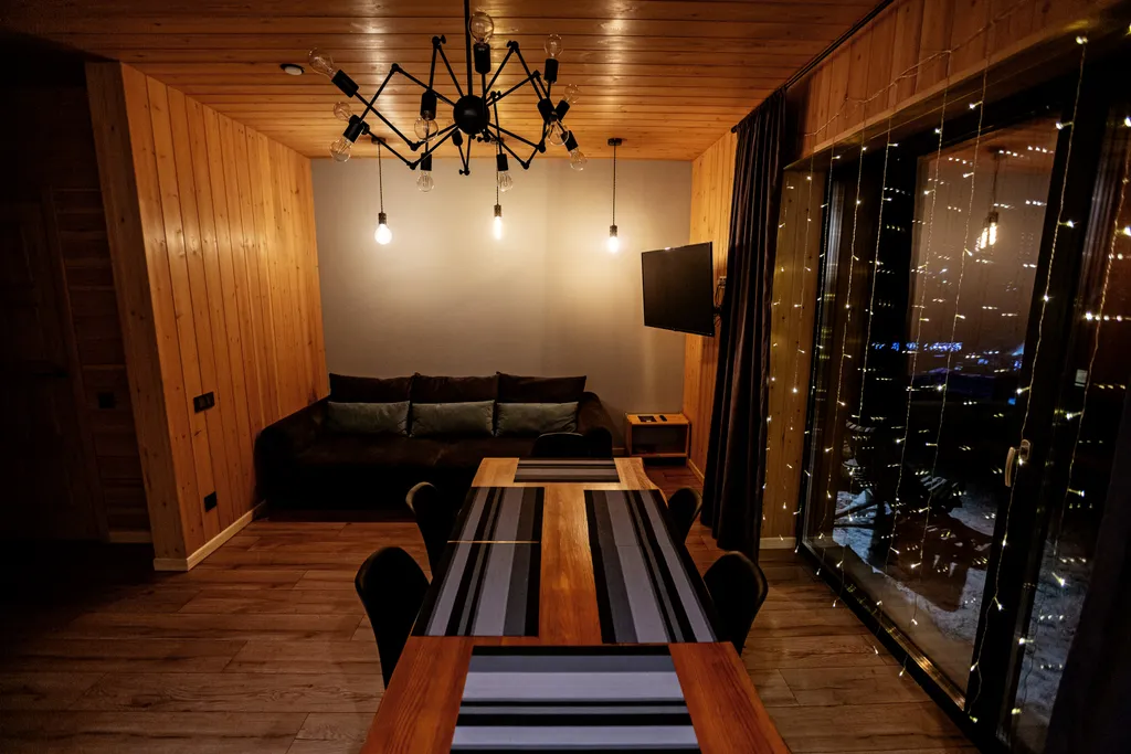 Шале с бассейном и джакузи под открытым небом