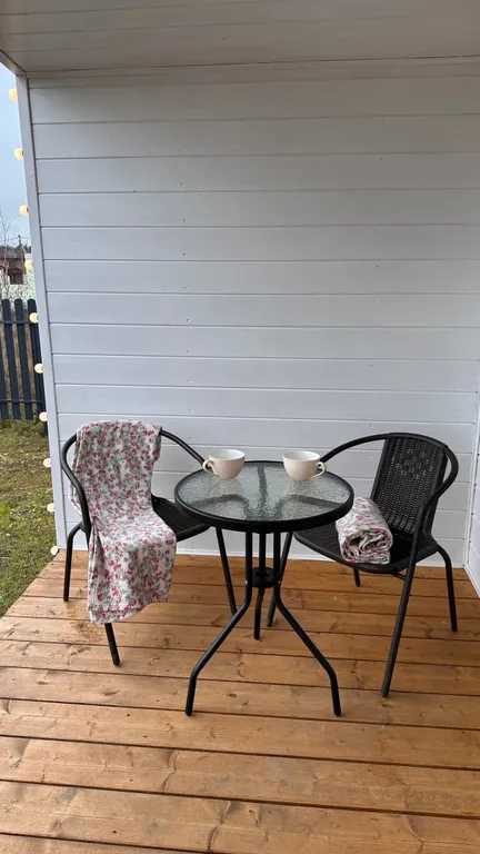 Уютный Белый дом у реки