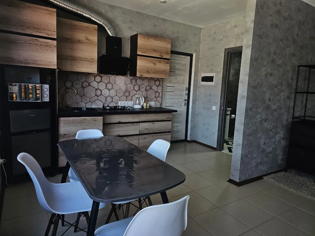 Дом с бассейном