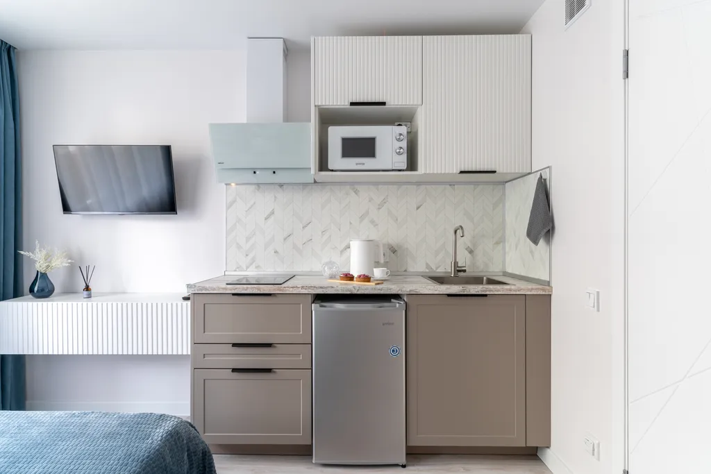 Современная и уютная студия с балконом