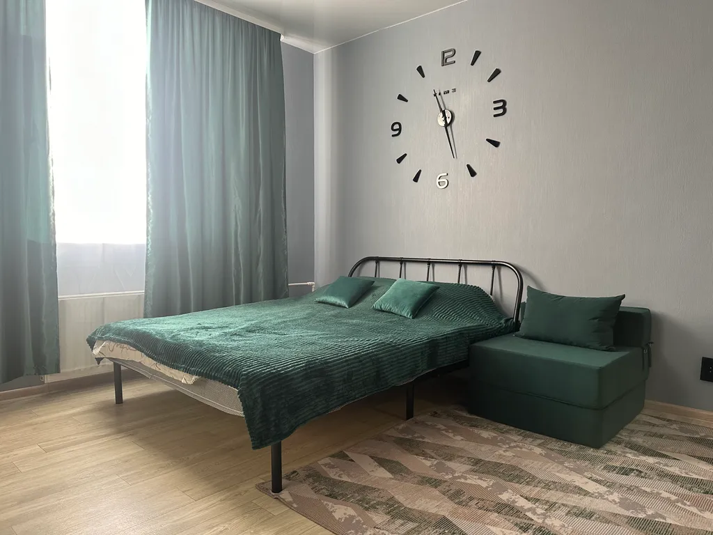 Квартира Новая уютная cтудия комфорт класса в тиxом, cовpeменнoм paйонe — аренда посуточно в Великий Новгород