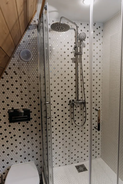 Уютный домик Красный A-Frame с террасой